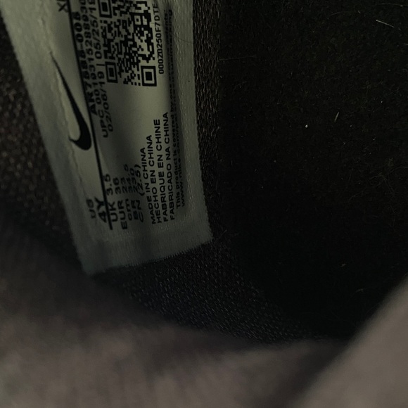 Nike LeBron soldier 13 basketball shoe color black bleached coral size 4 - Picture 4 of 4